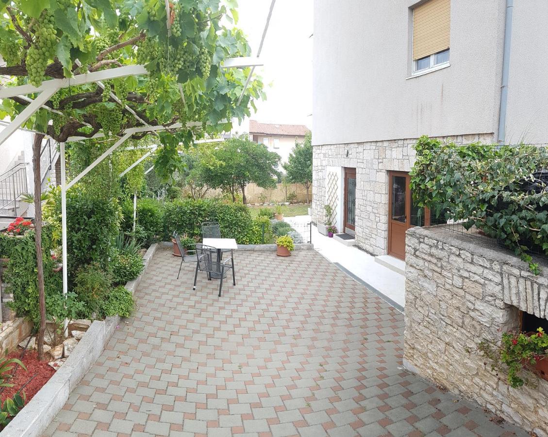 Apartments Ana And Vesna Pula Exterior photo