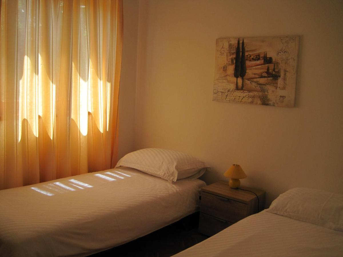 Apartments Ana And Vesna Pula Exterior photo