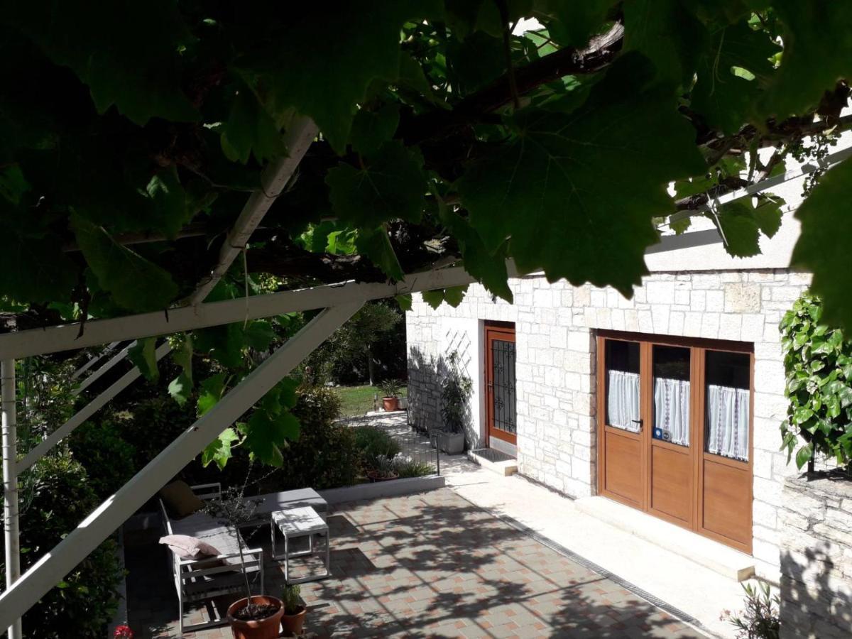 Apartments Ana And Vesna Pula Exterior photo