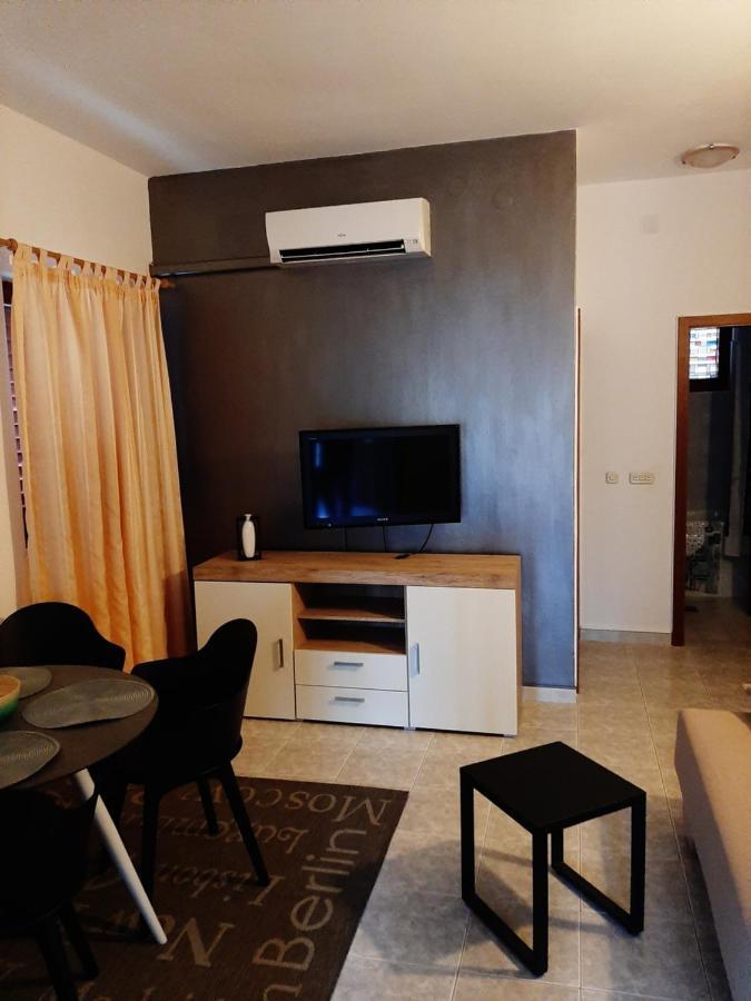 Apartments Ana And Vesna Pula Exterior photo